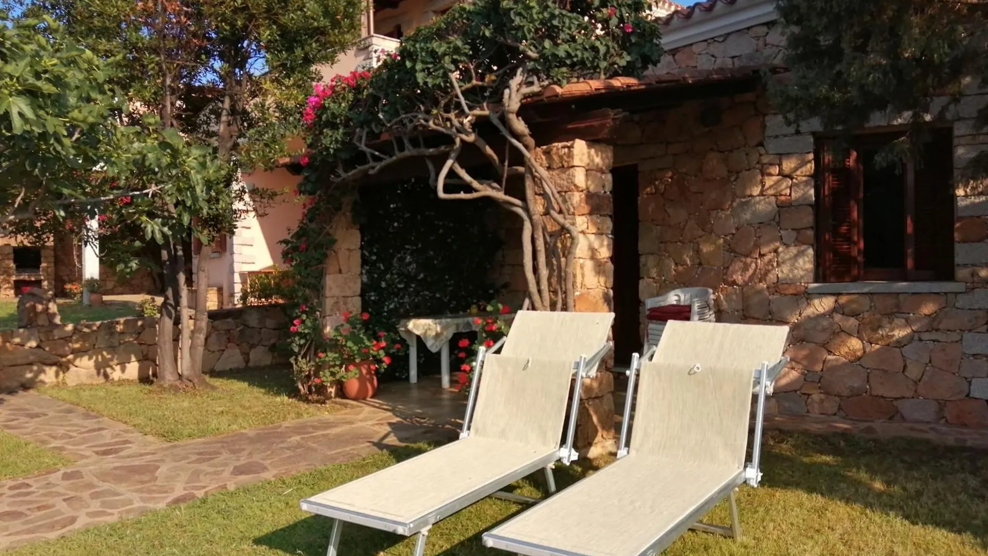 Aparthotel Borgo Le Logge Budoni Italien