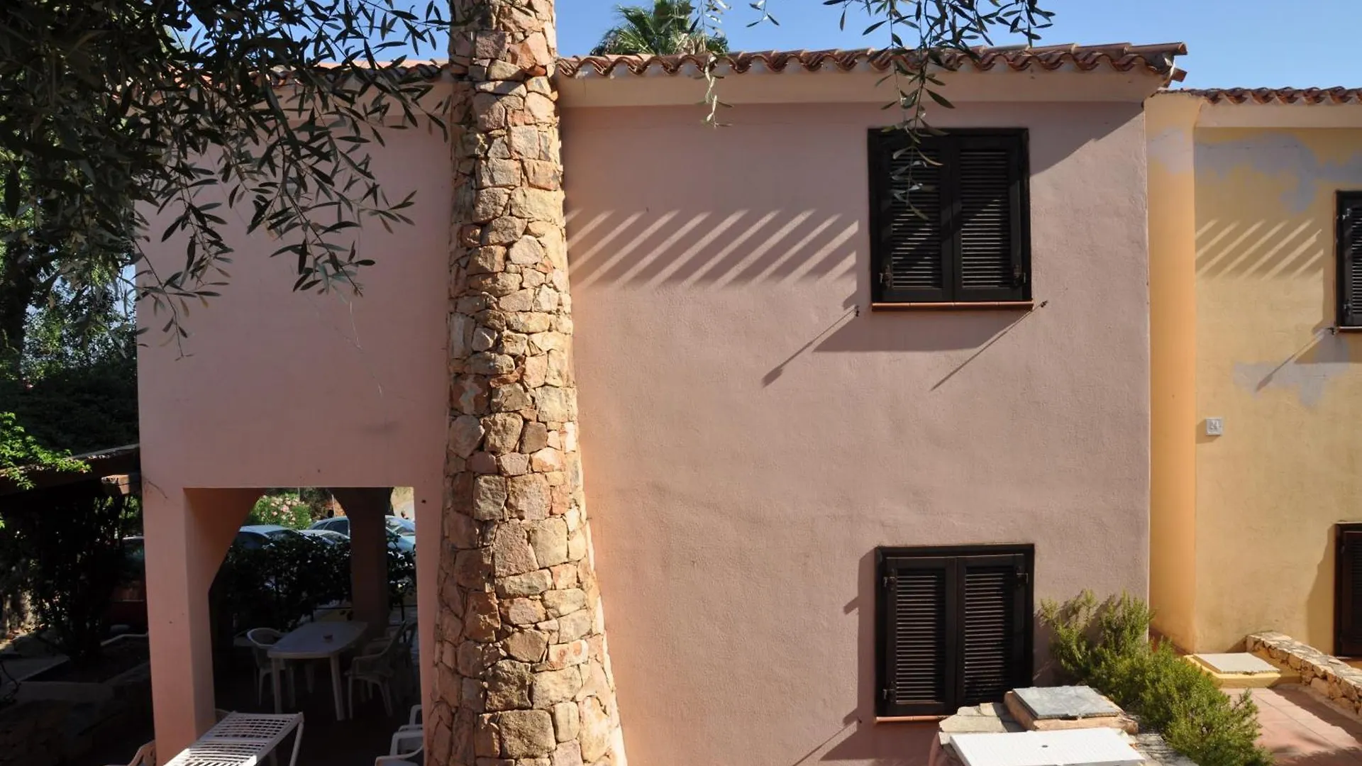 Borgo Le Logge Aparthotel Budoni